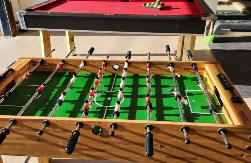 Amarillo House | Family Retreat with Hot Tub, Piano, Games Room & Playhouse Medi Center Location