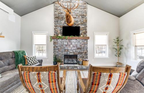 Somerdale House | Family Retreat with Fire Pit and Yard in Mineral City