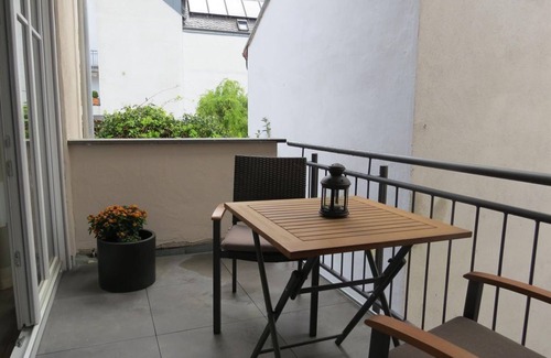 Alken Apartment | Family room "Burgberg" with balcony - accommodation in the Brandgasse