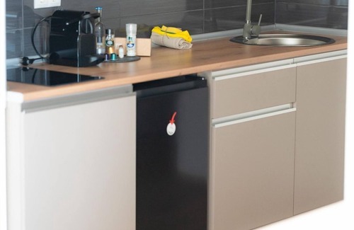 Willroth Apartment | Family room with balcony and dog - Colakation GmbH