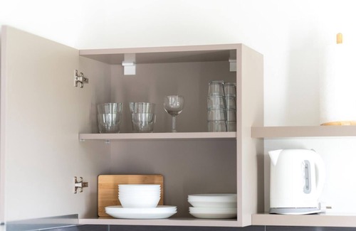 Willroth Apartment | Family room with balcony and dog - Colakation GmbH