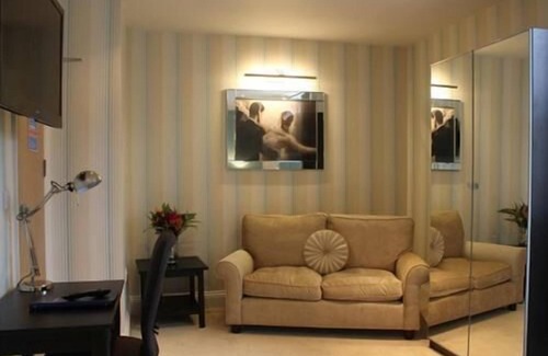 Yeovil Bed & Breakfast | Family Room with Ensuite Shower Room