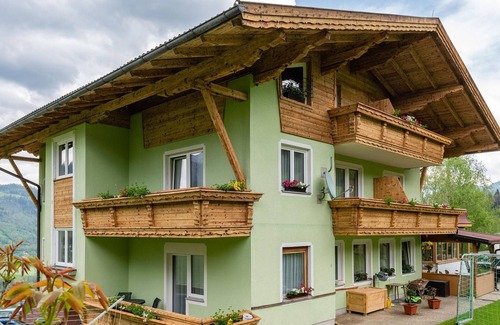 Michaelerberg-Pruggern House | Family room with shower, WC - Panoramahotel Stocker