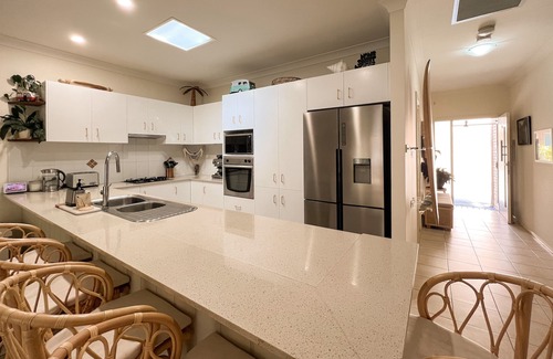 Warilla House | Family Shores - Quiet Family home walking distance to the beach, cafes and shops