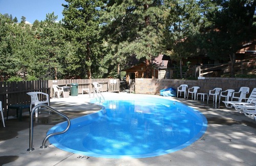 Fall River Estates Ski Chalet | Family Sized 1 Bedroom Chalet, sleeps up to 6