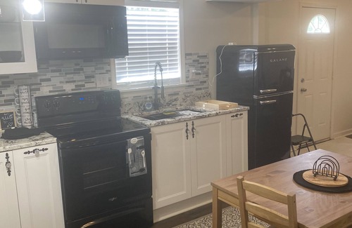 Memphis Cottage | Family-sized Cottage (The Lily Pad) with numerous amenities.