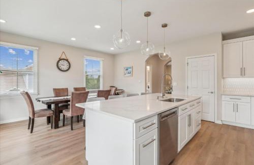 Sun Ridge House | Family Townhouse - Coastal Charm at Bayside Golf Cart Access Pools