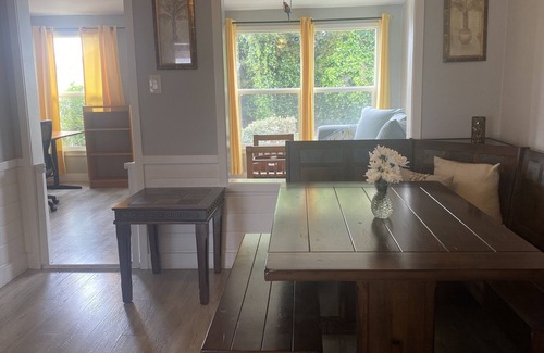 View Park-Windsor Hills House | Family Home. Bring the Dog!