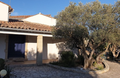 Marseillan Villa | Family Villa set in a mediterranean garden overlooking the Thau Lagoon