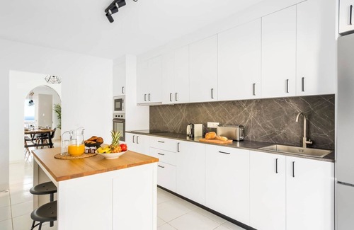 Santa Cruz de Tenerife Villa | Family villa with private heated pool and ocean views