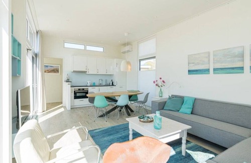 Burgh-Haamstede House | Fan of Ibiza "style"? Then we can assure you that you will feel at home here! Via the shell path and