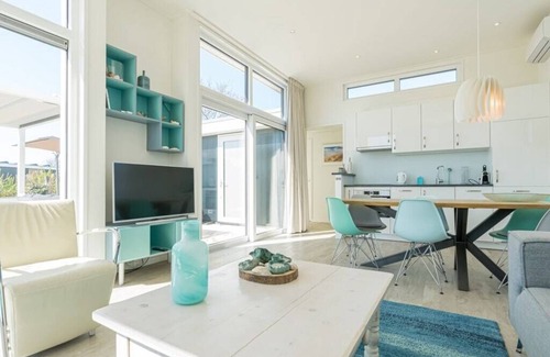 Burgh-Haamstede House | Fan of Ibiza "style"? Then we can assure you that you will feel at home here! Via the shell path and