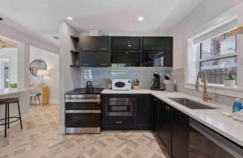 Anna Maria Apartment | Fanta-Sea | Beachfront Home w/Pool, Volleyball, & Gulf Access – 4BR/4BA
