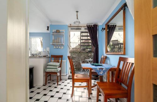 Newington Apartment | Fantastic 1 bedroom apartment with private patio