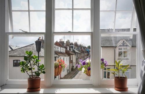 Lewes House | Fantastic 2BD Victorian Apt - 4 adults & 1 child