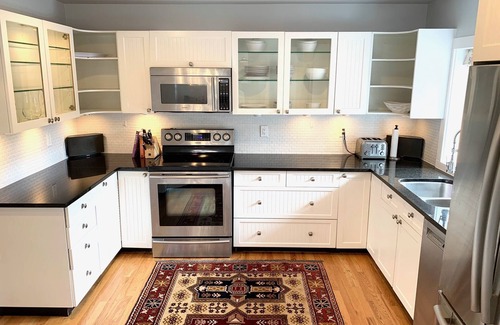 Gonzales House | Fantastic 3 bedroom home in beautiful Fairfield/Gonzales Victoria