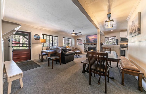 Donner Lake Woods Cabin | Fantastic 5-bedroom cabin just minutes walk to West End Beach, Donner Lake.