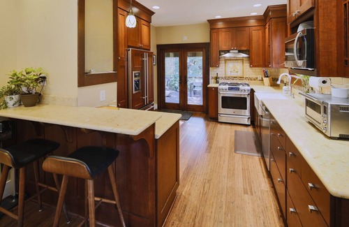 Lair Hill House | Fantastic Bungalow with Hot tub, Decks, Close to everything, modern and clean