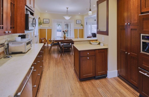 Lair Hill House | Fantastic Bungalow with Hot tub, Decks, Close to everything, modern and clean