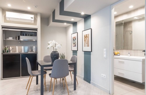 Psirri Apartment | Fantastic Central Athens Suite with Rooftop Deck