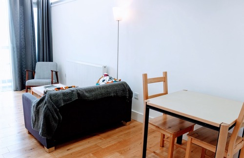 Newhaven Apartment | Fantastic Edinburgh Let - Unique Sculpture Studio!