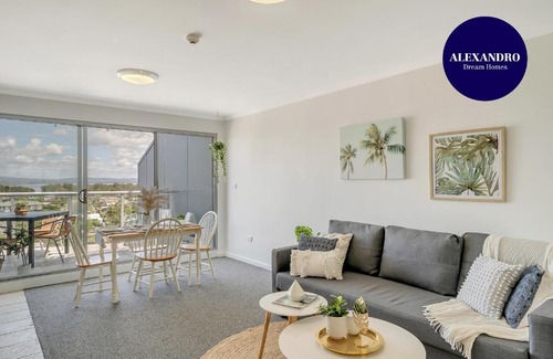 The Entrance Apartment | Fantastic Family Getaway, Great Location & Views