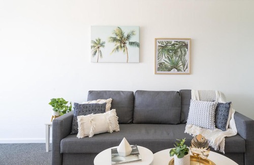 The Entrance Apartment | Fantastic Family Getaway, Great Location & Views