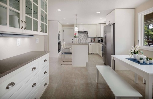 Aloha House | Fantastic Home in Cul-de-sac, Huge Yard, BBQ, New Kitchen, Ping Pong, 10 Miles to Downtown Portland