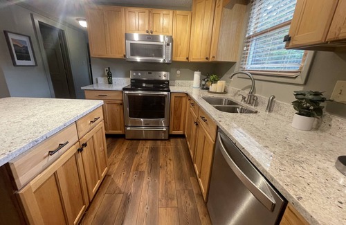 Snowshoe House | FANTASTIC LOCATION! Modern townhome next to Slopes & Village w/parking at door.