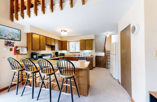Winter Park House | Fantastic mountain condo near the slopes with creek views