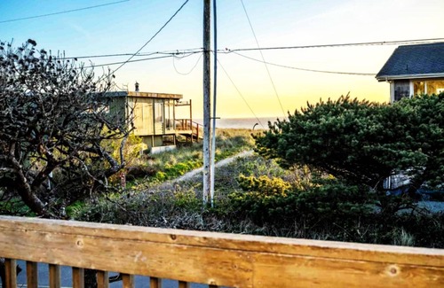 Rockaway Beach House | Fantastic Rockaway Family Escape – Close to Beach with BBQ & Fire Pit