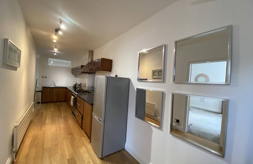 Kensington Apartment | Fantastic Spacious Garden Flat With Own Private Entrance n