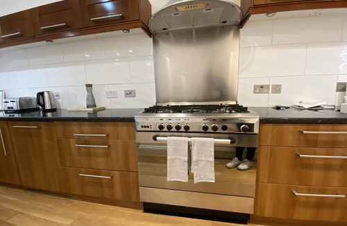 Kensington Apartment | Fantastic Spacious Garden Flat With Own Private Entrance n