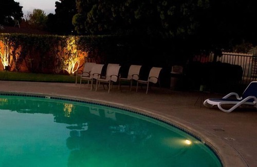 East End Apartment | Fantastic Stay! 3 Units with Free Breakfast, Pool and Jacuzzi