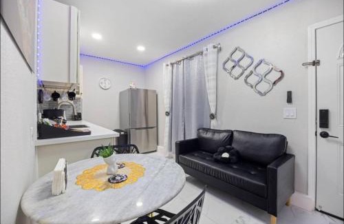 Green Valley North Apartment | Fantastic Suite