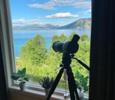 Tromvik House | Fantastic view, quiet and relaxing by the sea