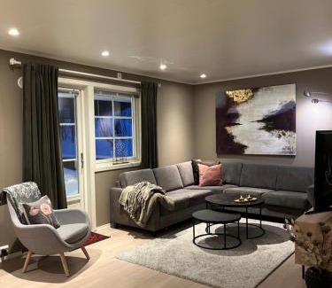 Tromvik House | Fantastic view, quiet and relaxing by the sea