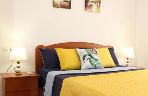 Roquetas de Mar Apartment | Fantastico apartamento en el centro de Roquetas, 300Mb Optic Fiber high speed internet, Smart tv