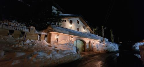 Kfardebian Hotel | Faqra Palace