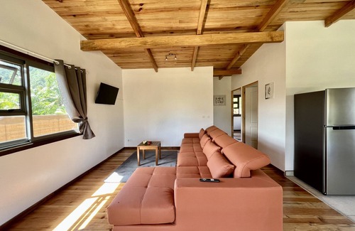 Moorea-Maiao Ski Chalet | Fare Te Ava - Comfy cabin w Private Beach Access