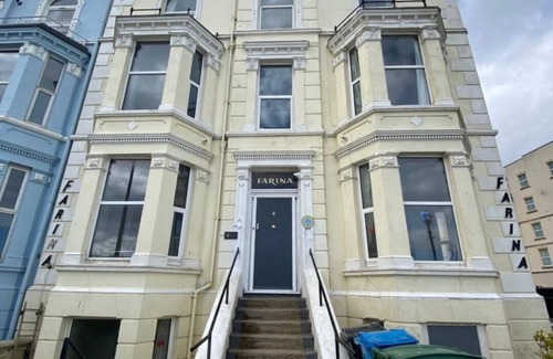 Bridlington Old Town Apartment | Farina No1, Sea view studio sleeping 2 guests