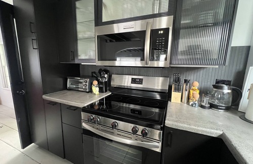 East Moriches House | Farm and Wine Lovers’ Cottage Near the Hamptons