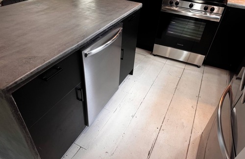 East Moriches House | Farm and Wine Lovers’ Cottage Near the Hamptons