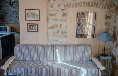 Spigno Saturnia Apartment | Farmhouse in the Green with Pool and View