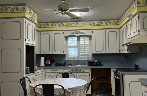 Live Oak House | Farm Stay 3 miles from Live Oak