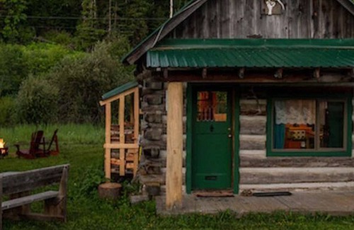 Canim Lake Cabin | Farm Stay in Eagle Cabin at beautiful Kayanara - NEW
