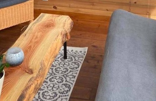 Canim Lake Cabin | Farm Stay in Eagle Cabin at beautiful Kayanara - NEW