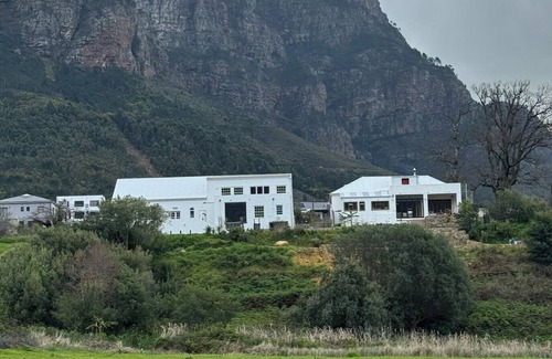 Pniel Apartment | Farm stay in the Cape Winelands with views for days.