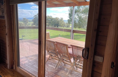 Merrijig House | Farm stay, log cabin (sleeps 8-10)