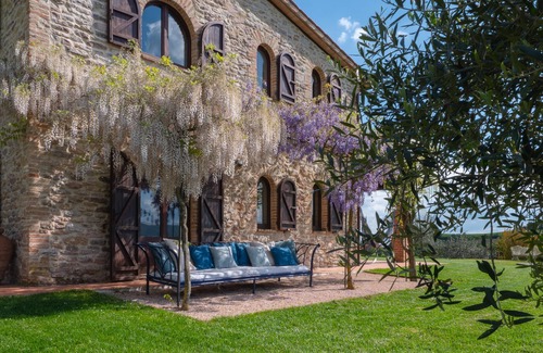 San Giovanni del Pantano House | Farmhouse in Umbria with private pool, sleeping up to 12 people.